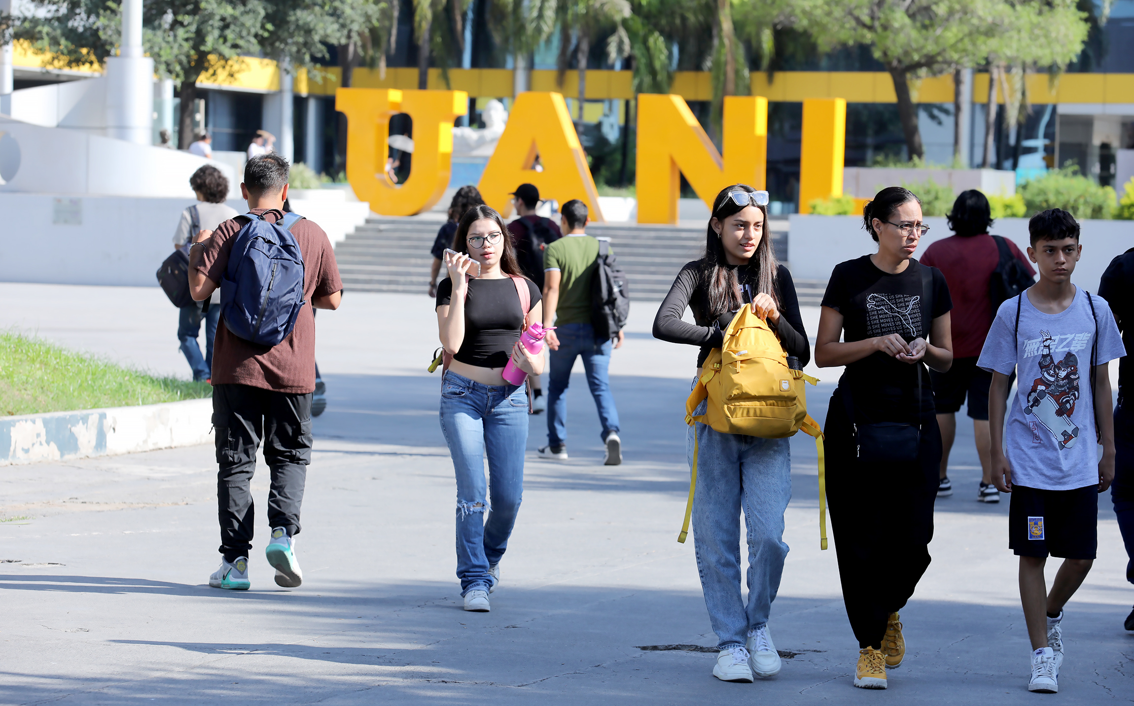 Arranca nuevo semestre en UANL con 220 mil alumnos