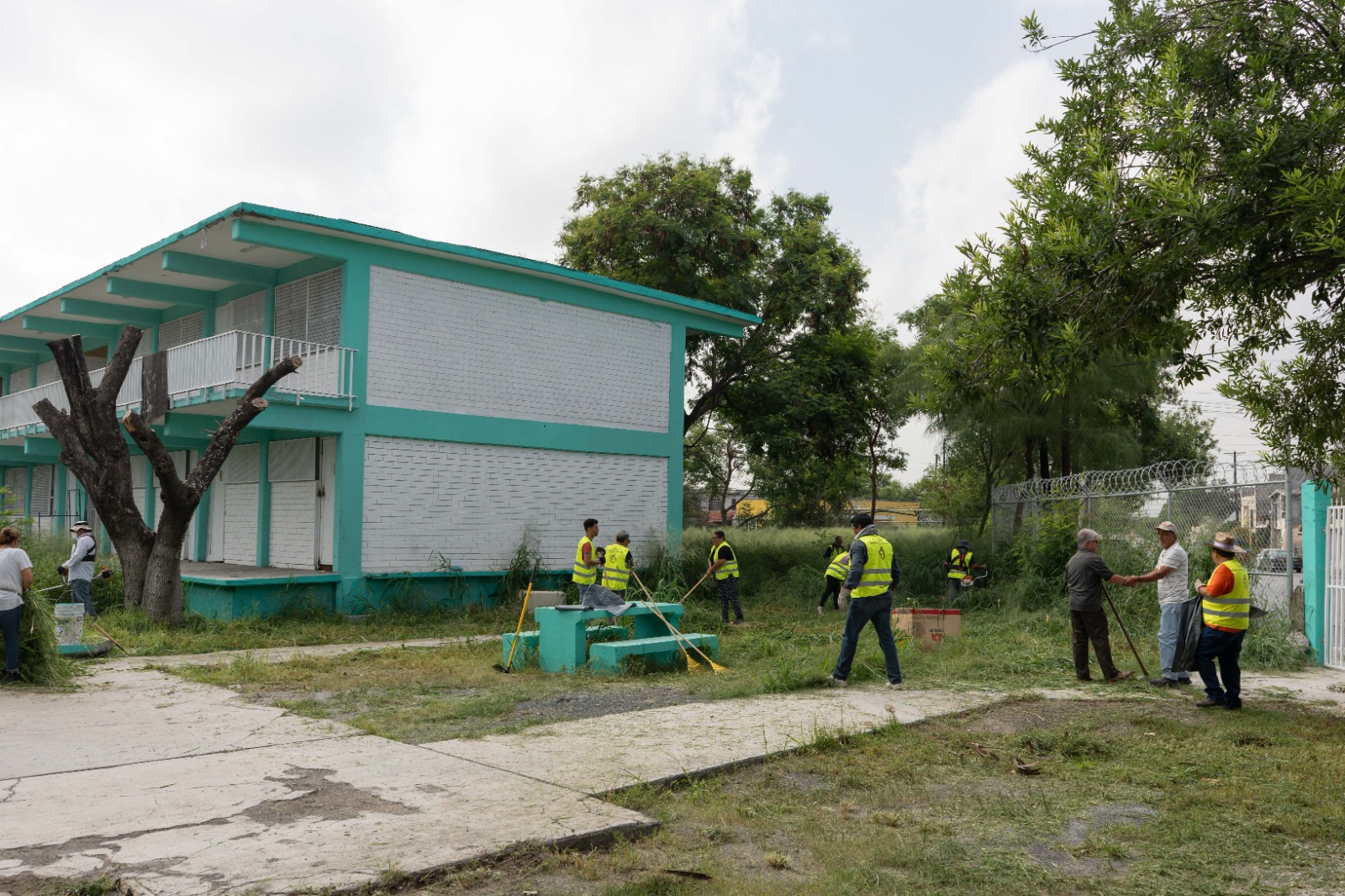 Refuerza Nuevo León mantenimiento y limpieza de planteles escolares