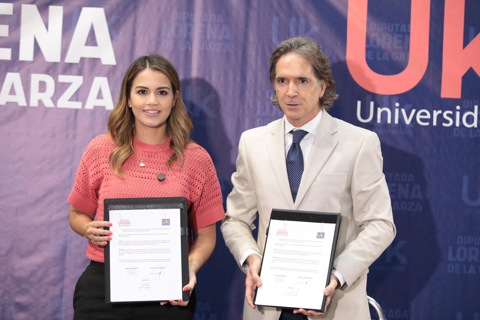 Lorena de la Garza gestiona becas para estudiar preparatoria