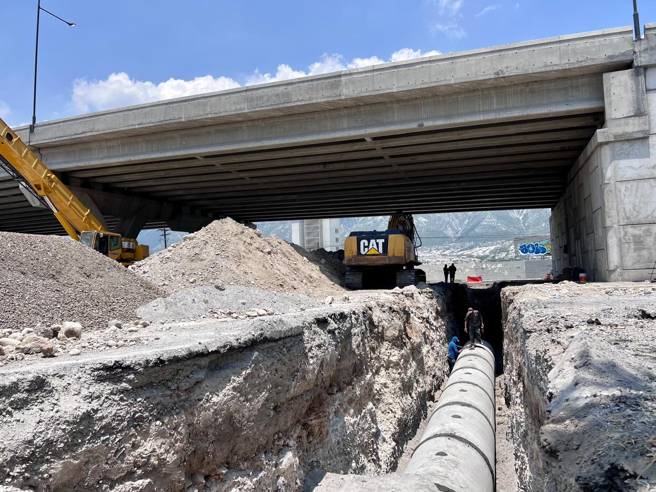 Avanza pluvial avenida 1 de mato-megapuente en Santa Catarina