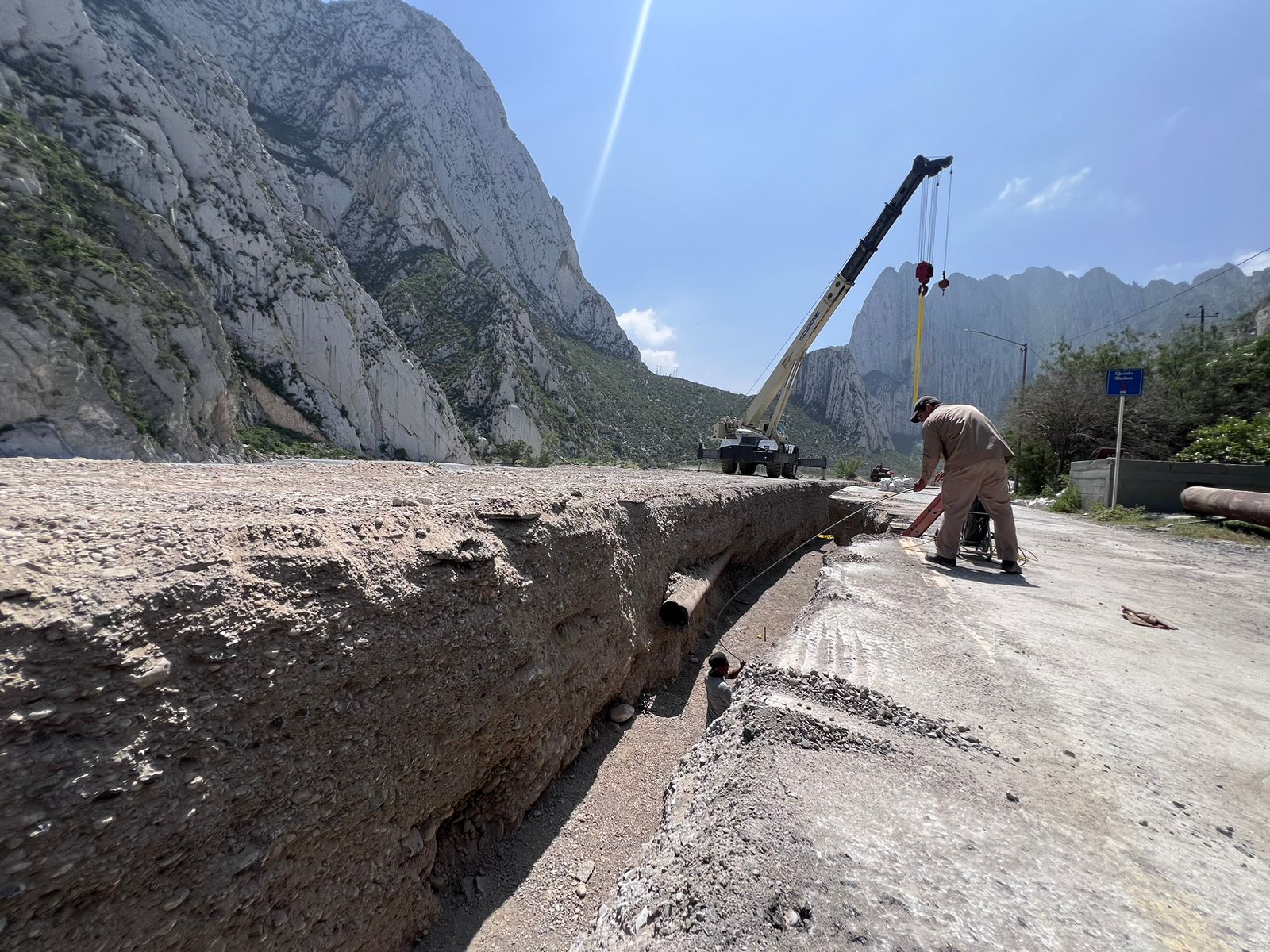 Cerrarán este lunes Ave Miguel Alemán en Santa Catarina, inician excavaciones para reubicar tubo de Agua y Drenaje