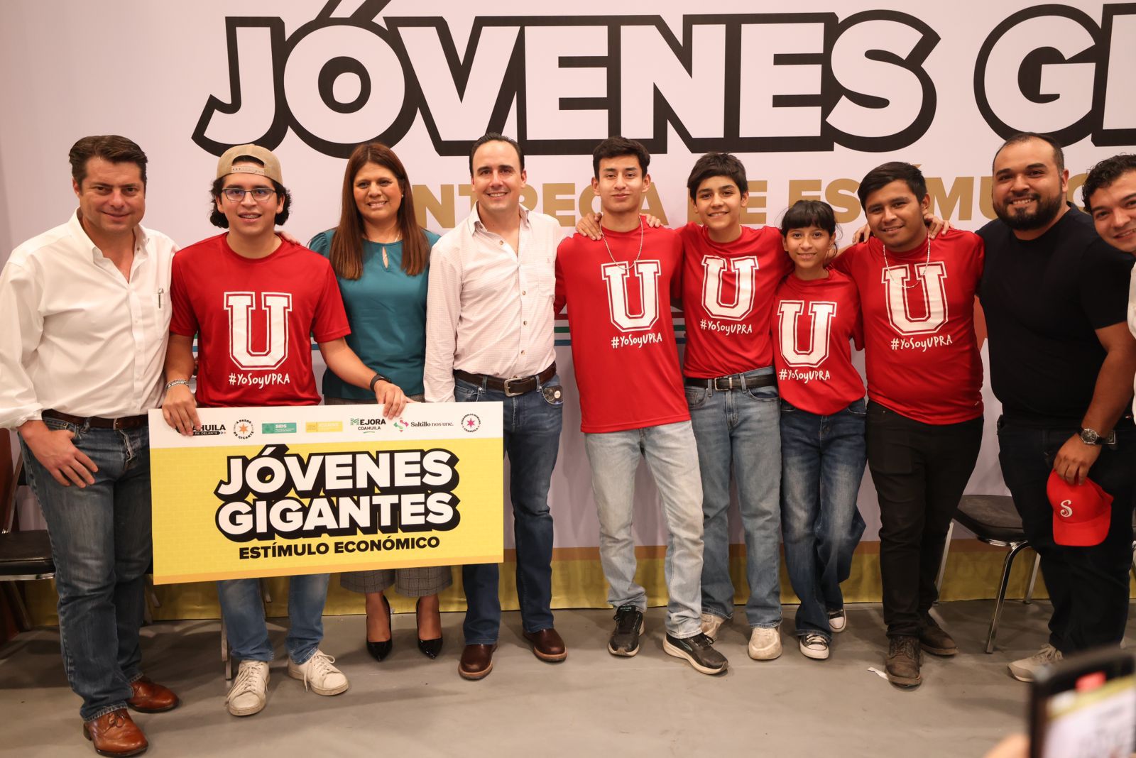 Con los jóvenes, en Coahuila Vamos Pa’ Delante : Manolo Jiménez