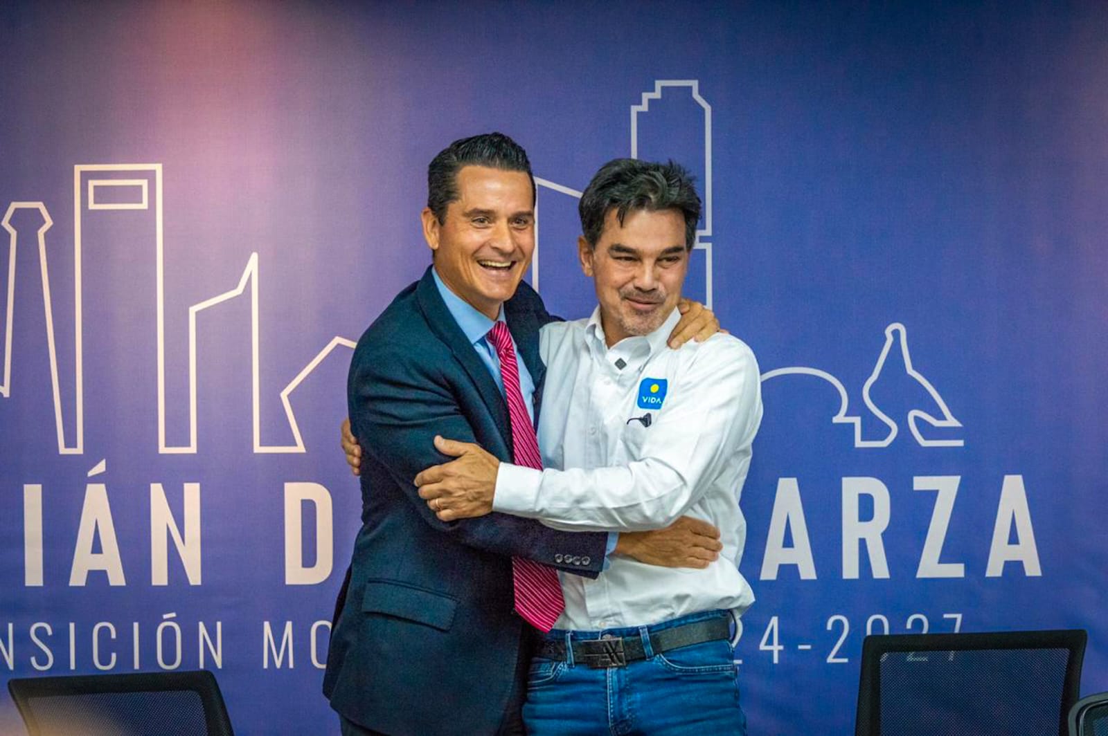 Dialoga el equipo de transición de Adrián de la Garza con el Pato Zambrano