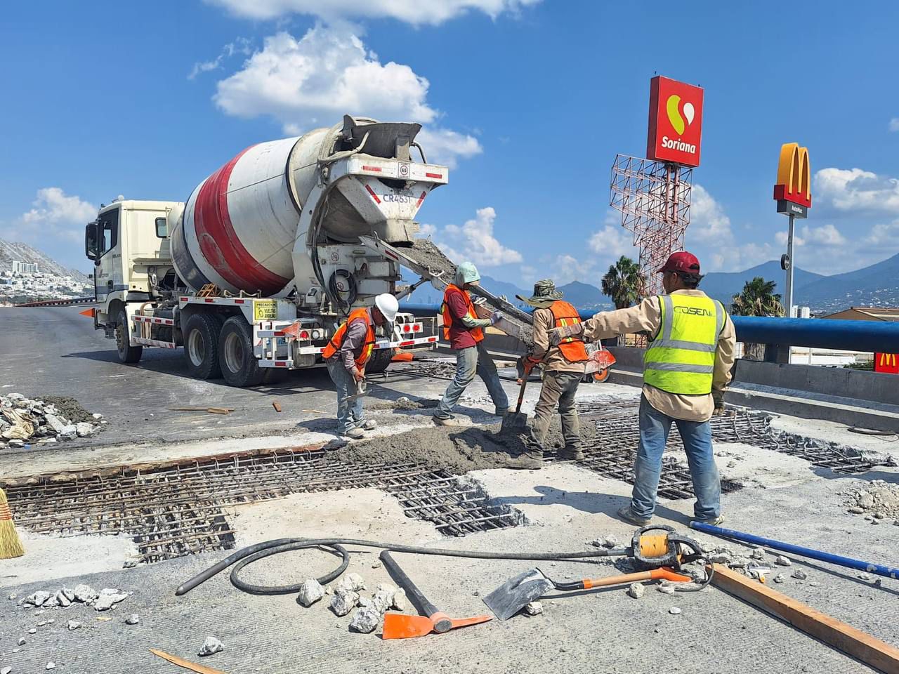 Reparan puente La Fama en Santa Catarina