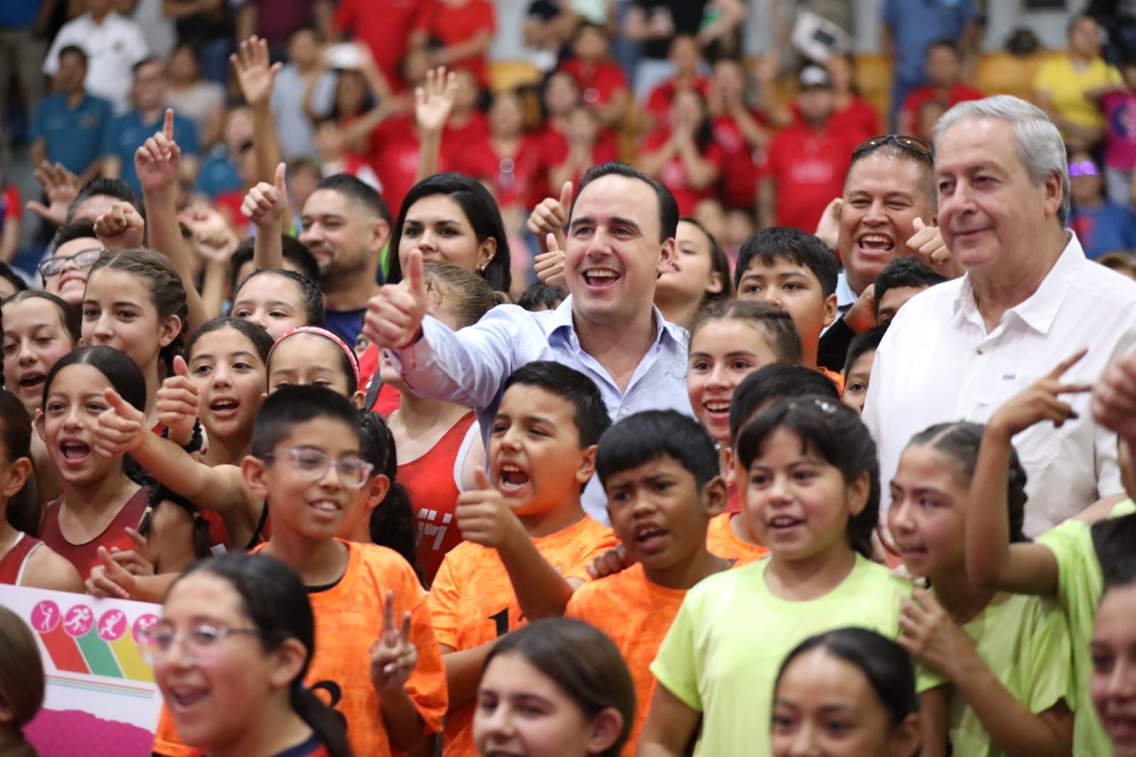 Manolo Jiménez arranca entrega de más de 500 mil paquetes de útiles escolares