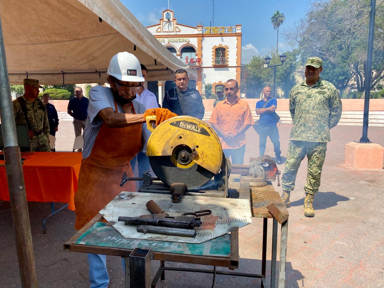 Realizan canje de armas en Santa Catarina