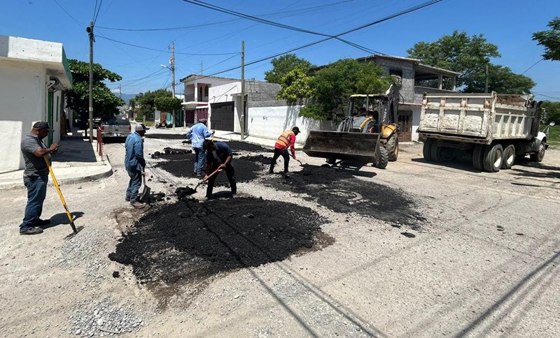 Obras de pavimentación y bacheo de calles en Victoria no se detienen