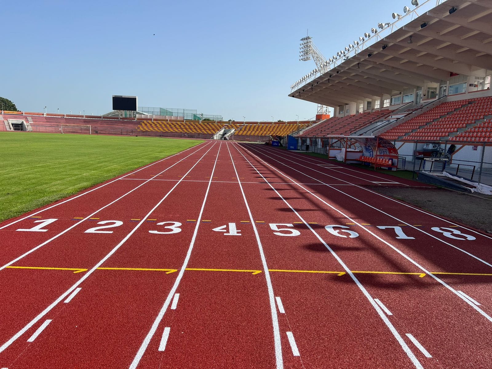 Deportistas se activarán en pista de primer nivel del estadio Marte R. Gómez