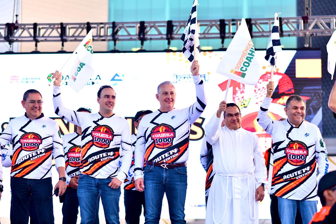 Dan banderazo de arranque de la carrera Coahuila 1000 en Torreón