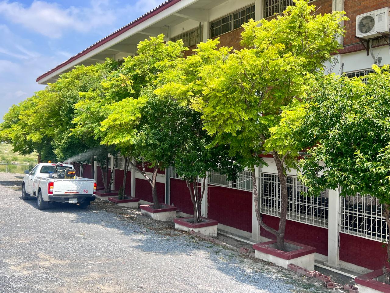 Fumiga Santa Catarina interior de escuelas contra dengue