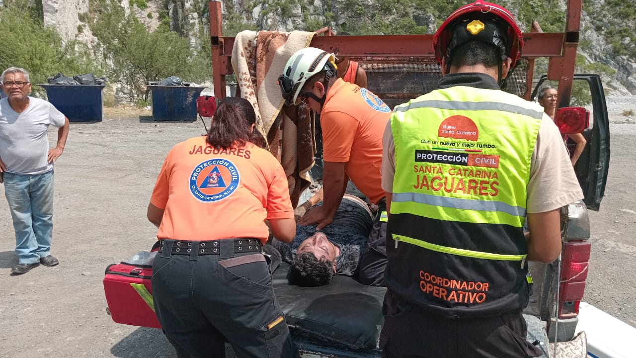 Trágico accidente en Santa Catarina: Hombre muere electrocutado en La Huasteca