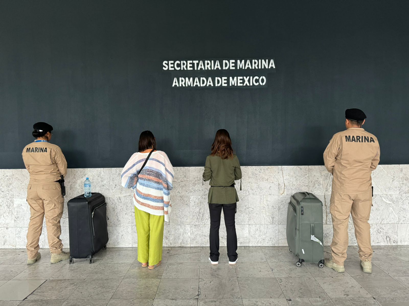 Marina informa sobre el aseguramiento de dos maletas con presunta droga en el Aeropuerto Internacional de la Ciudad de México