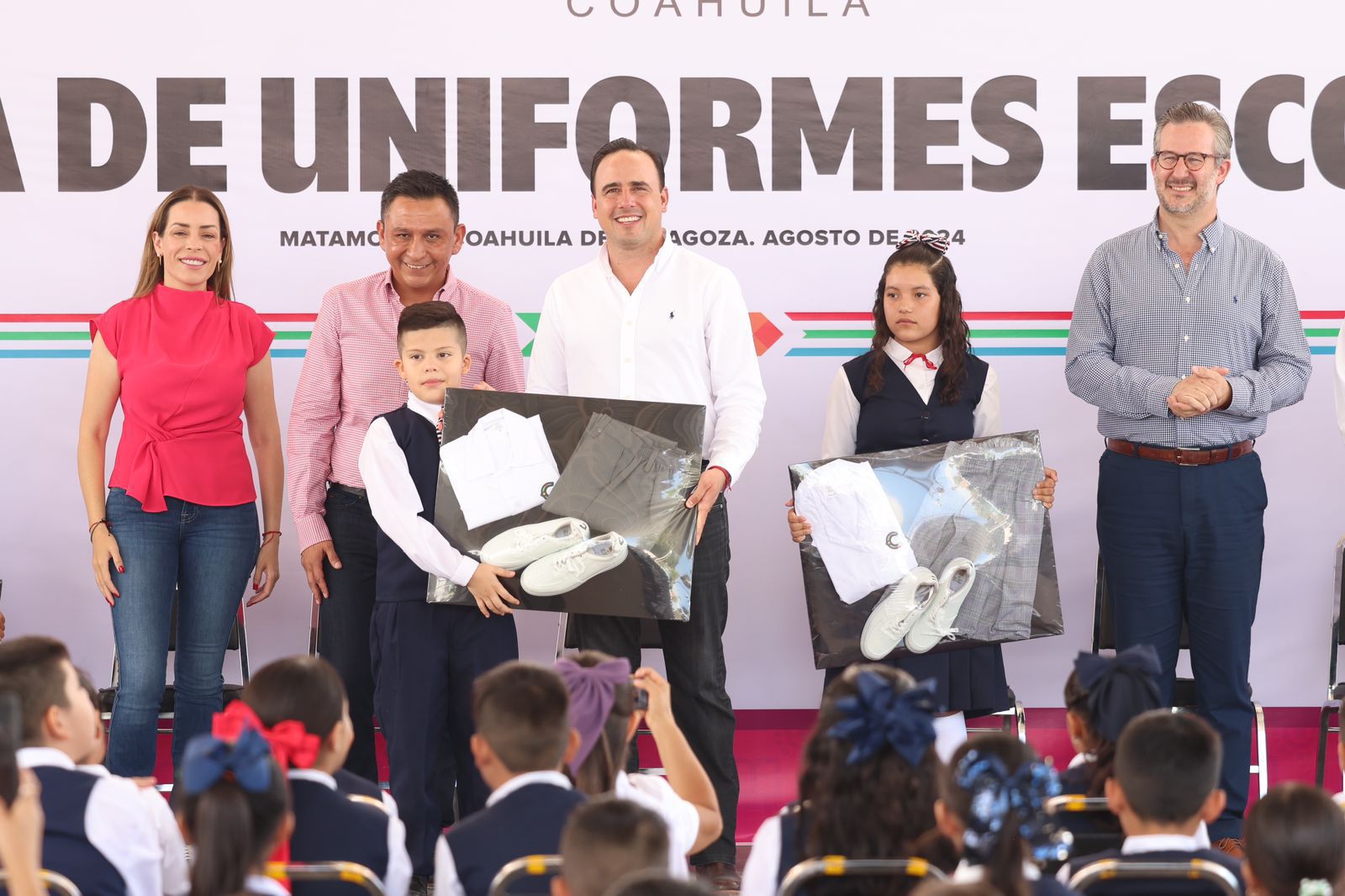 Iniciamos la entrega de uniformes en todas las escuelas rurales de Coahuila: Manolo Jiménez