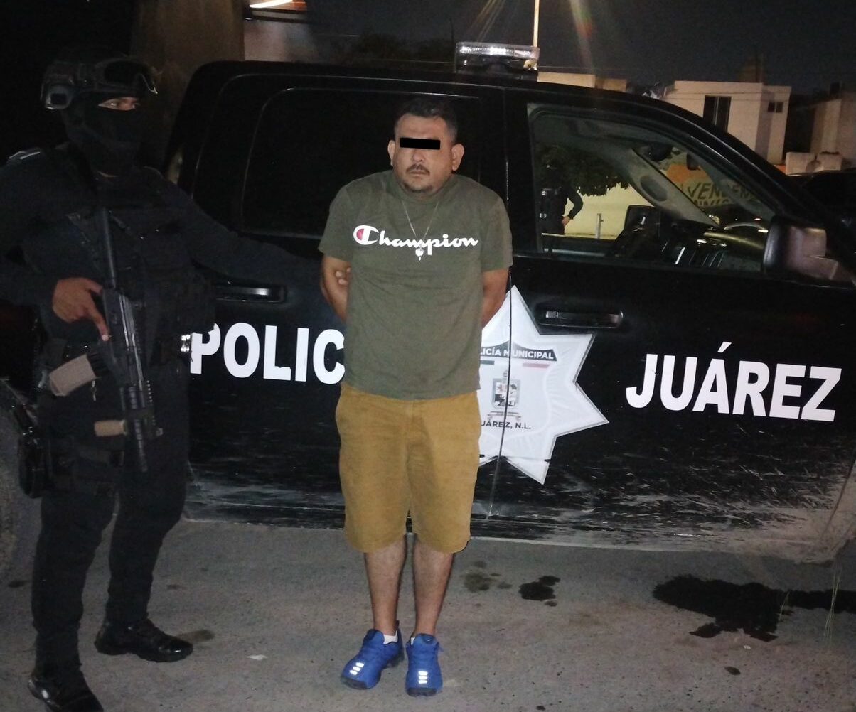 Policía de Juárez detiene a un sujeto por el delito de equiparable al robo de vehículo en la Colonia Los Cometas