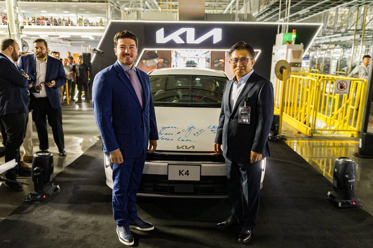 Logra KIA unidad dos millones en Nuevo León; Presenta Gobernador auto K4