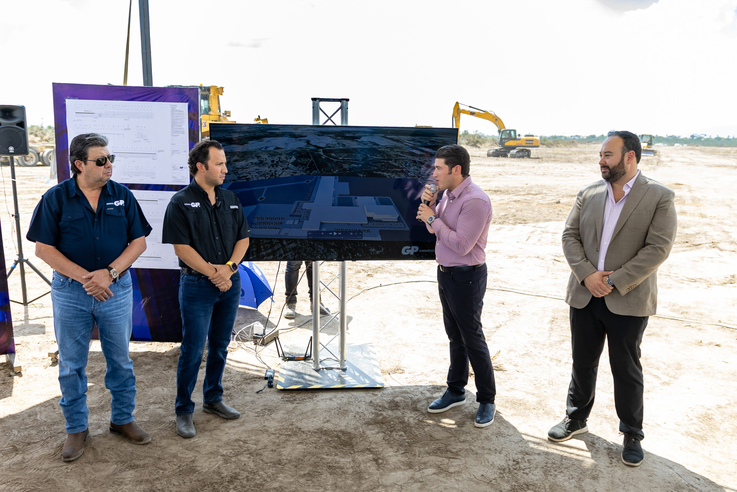 Recorre Samuel García terrenos para planta de Volvo en Nuevo León