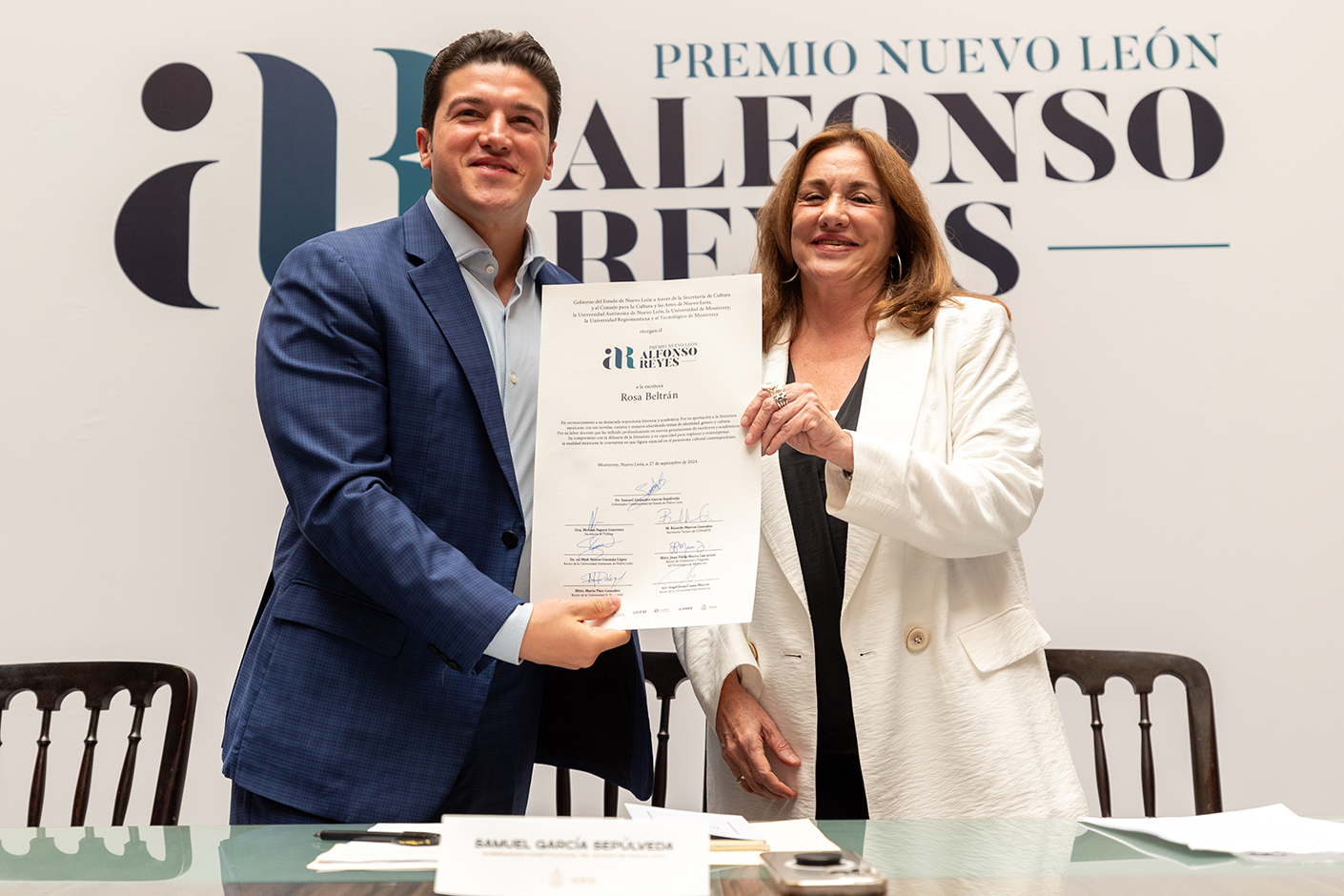 Entrega Samuel García quinto premio Nuevo León Alfonso Reyes