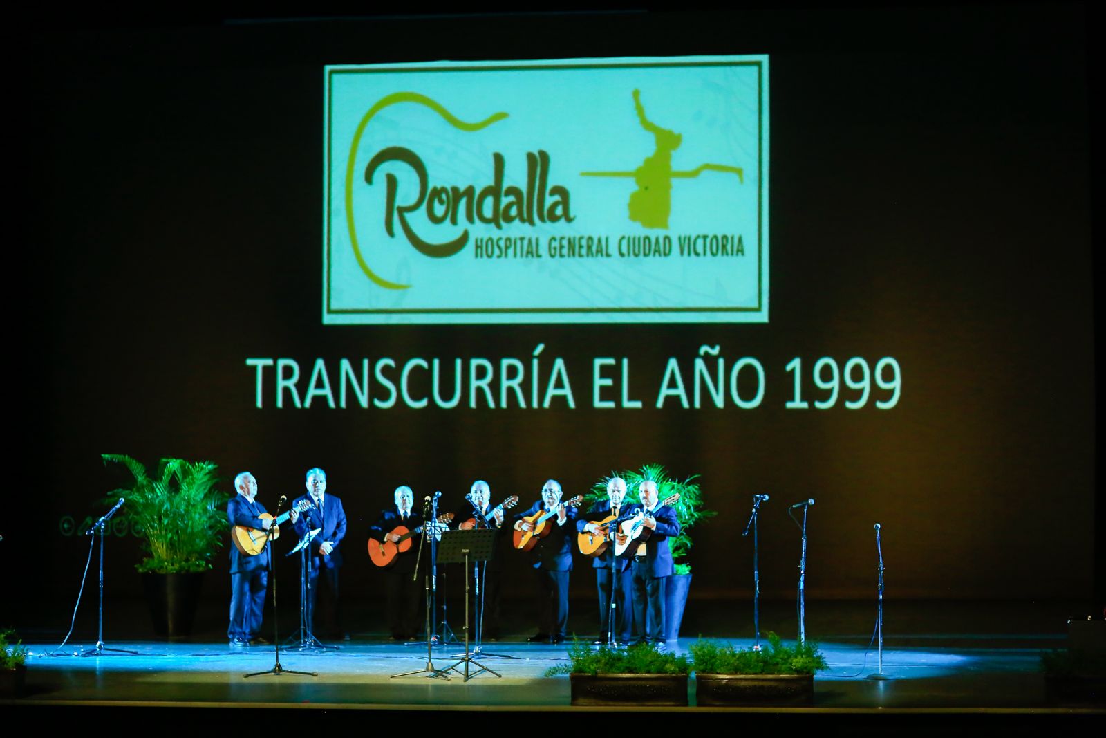 Celebran Américo Villarreal y María de Villarreal 25 aniversario de la rondalla del hospital de Victoria