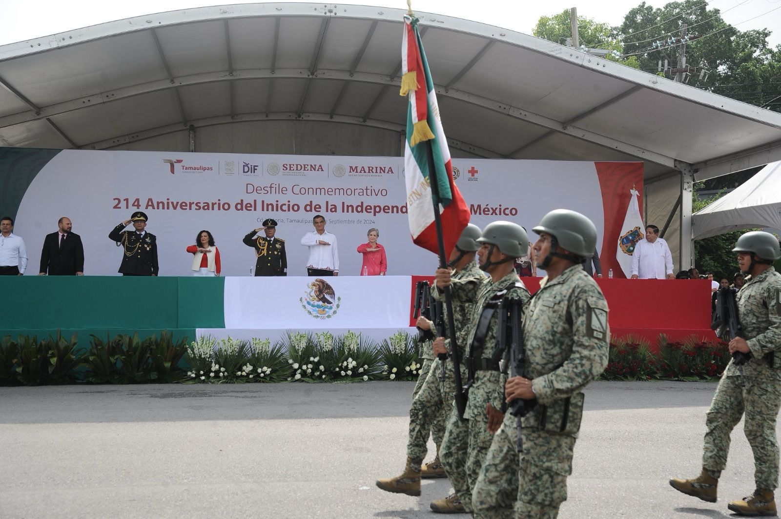 Presidió Américo Villarreal desfile cívico-militar por 214 aniversario del inicio de la independencia