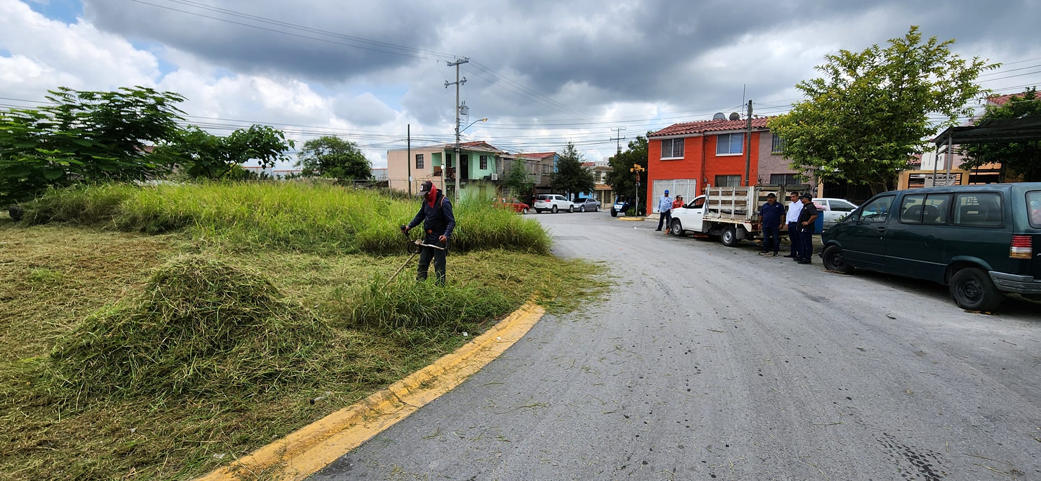 El alcalde Francisco Treviño Cantú promueve el embellecimiento de calles y espacios públicos en la Colonia Valle del Virrey