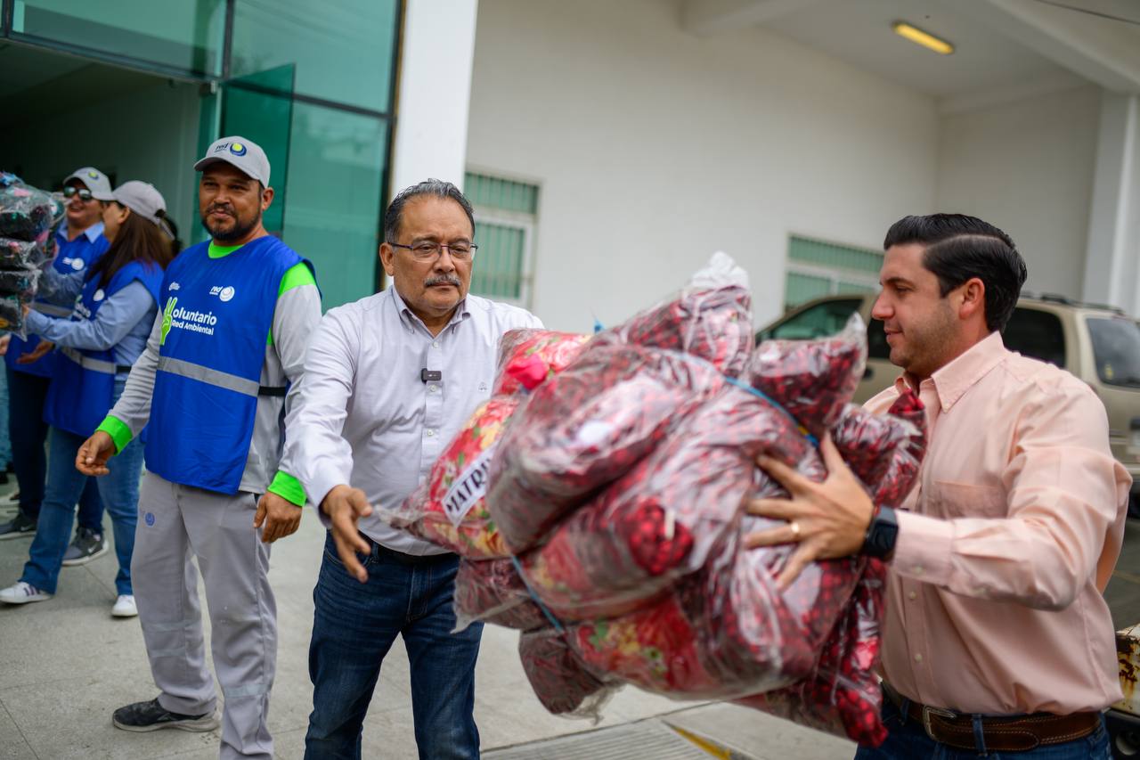 Lleva Escobedo apoyo a familias afectadas por lluvias en Salinas Victoria