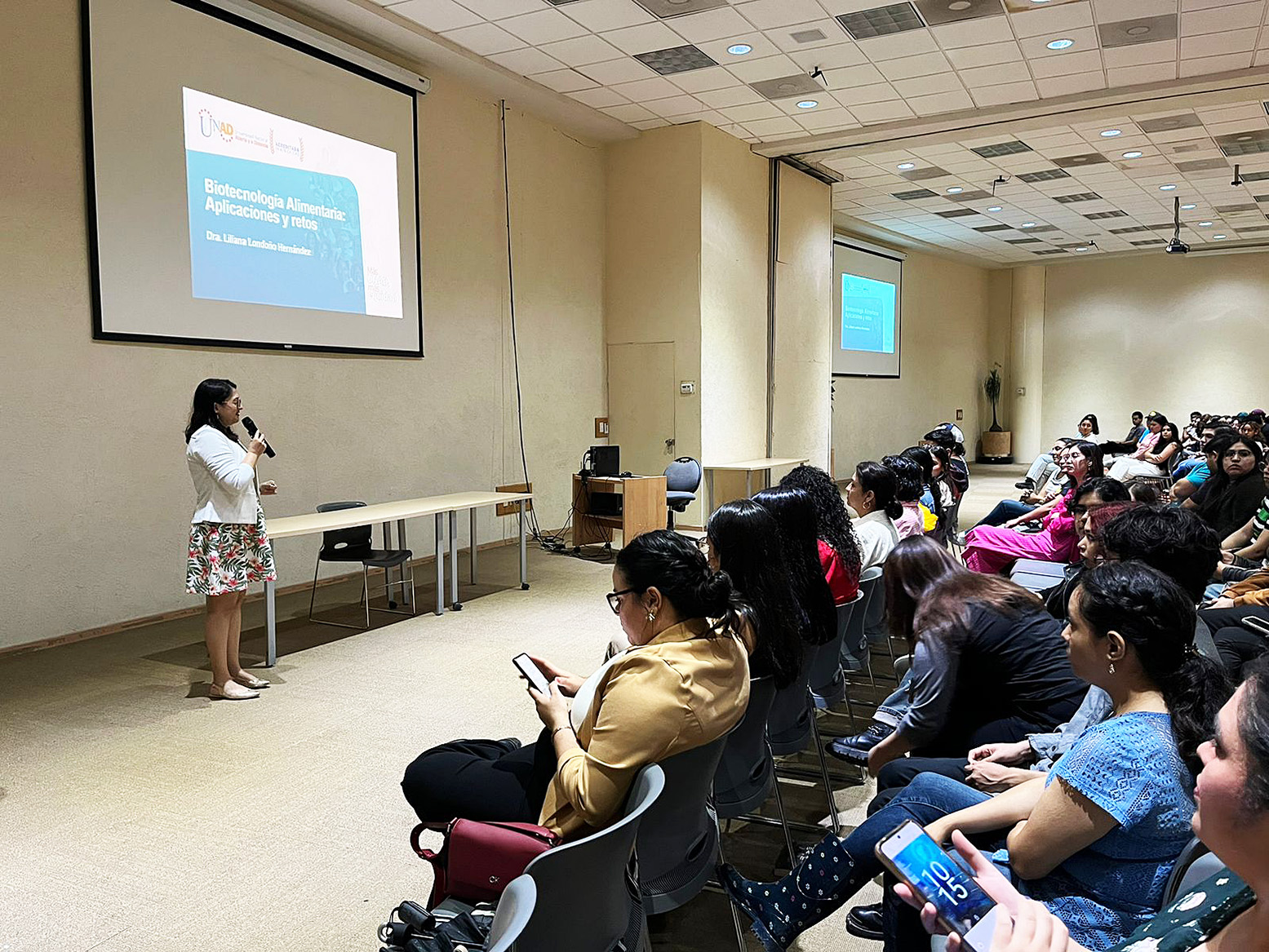 Amplían Conocimientos en la Facultad de Ciencias Biológicas de la UAdeC UT con la Conferencia “Biotecnología Alimentaria, Aplicaciones y Retos”  