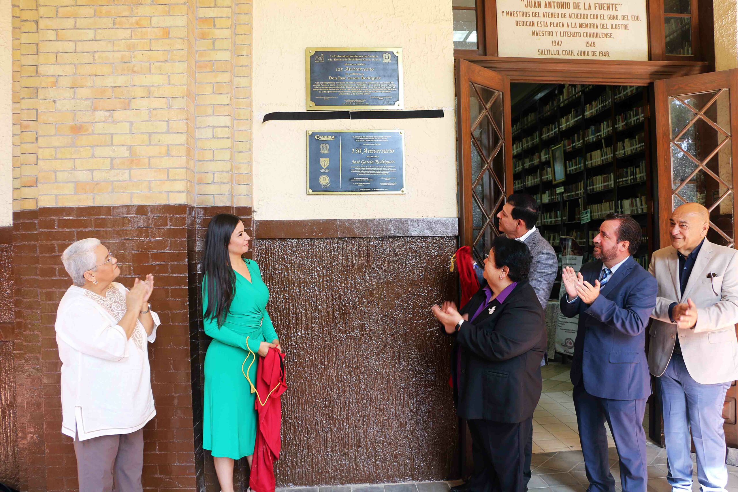 Devela Octavio Pimente, Rector de la UAdeC Placa Conmemorativa por el 130 Aniversario de la Biblioteca del Ateneo “José García Rodríguez”