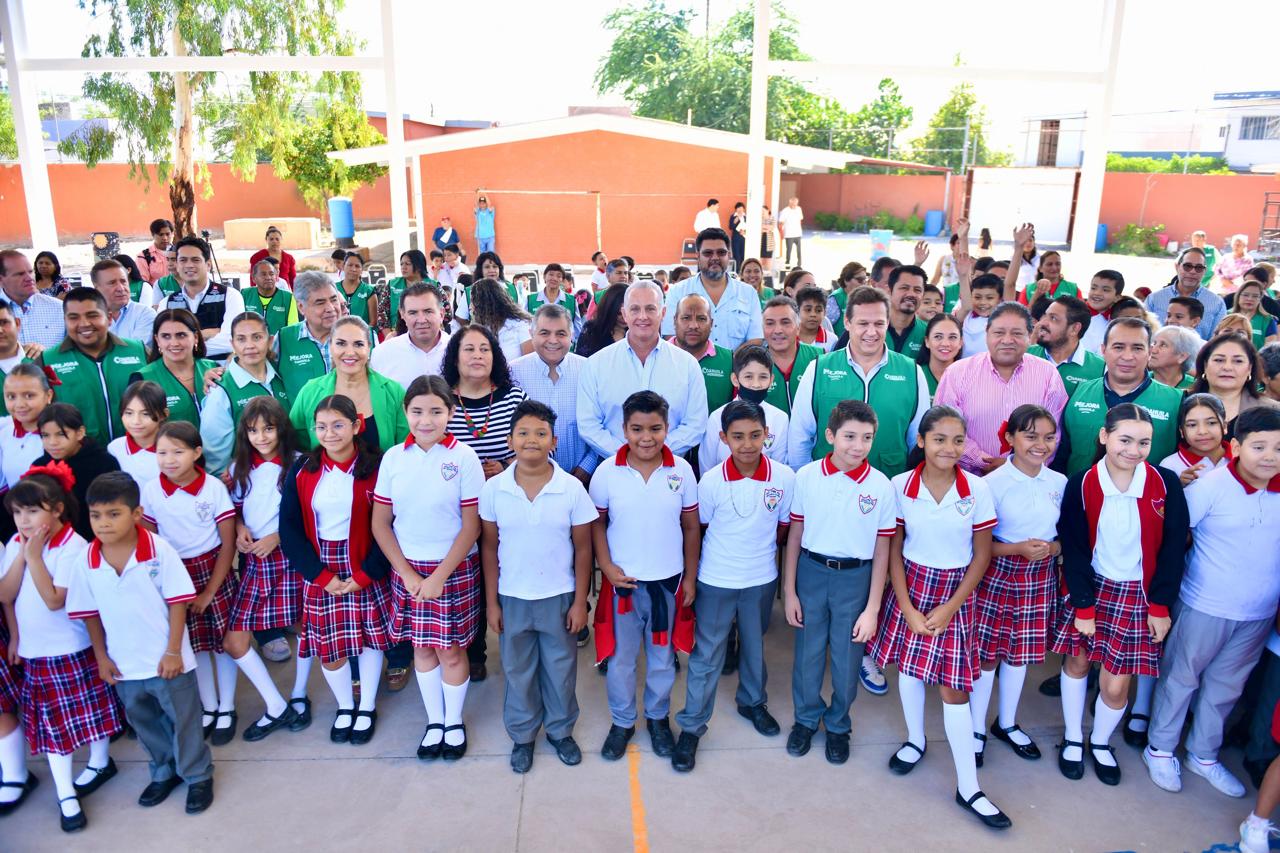 Román Alberto Cepeda González preside entrega de techumbre en la primaria Ricardo Flores Magón