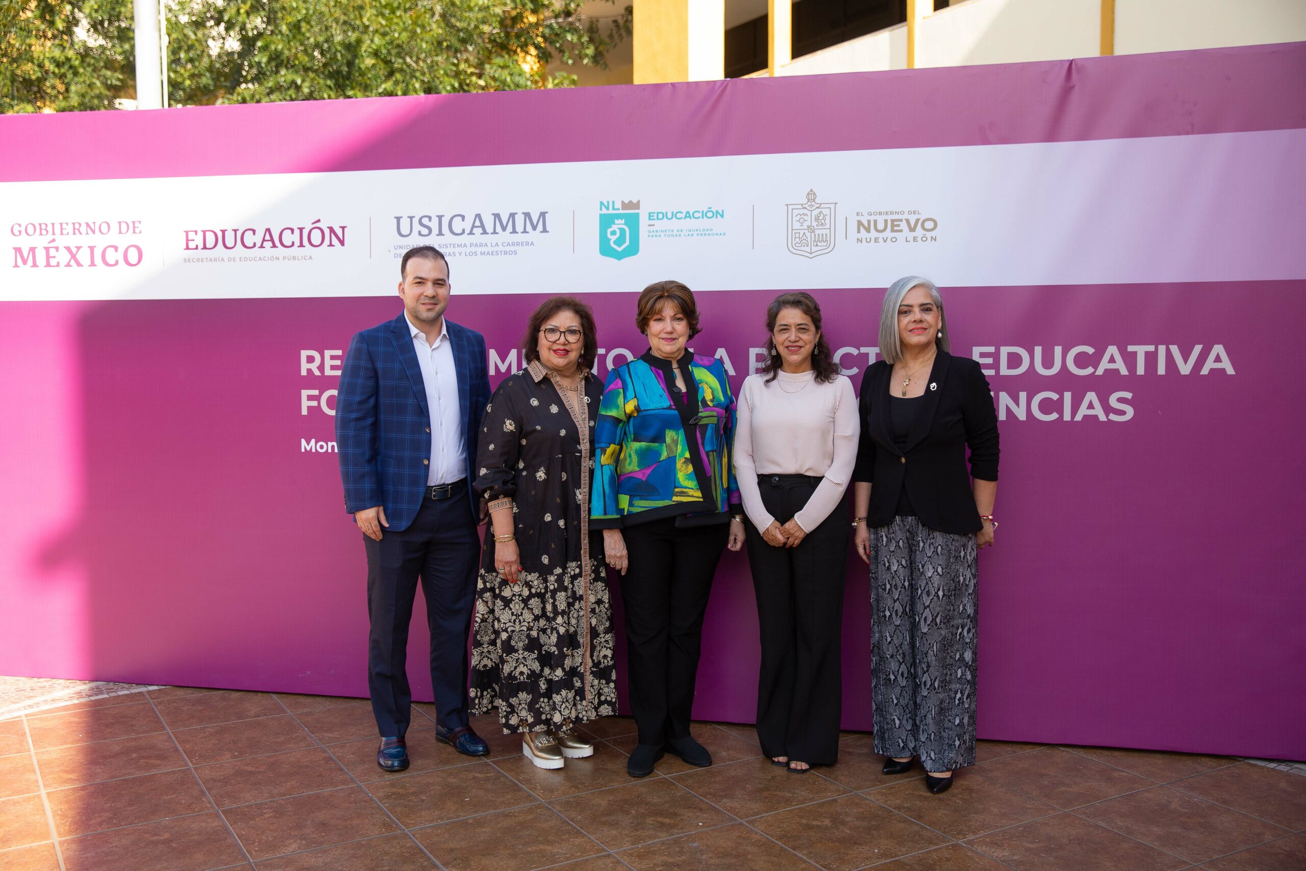 Reconocen q personal docente por implementar innovadoras prácticas educativas en las aulas