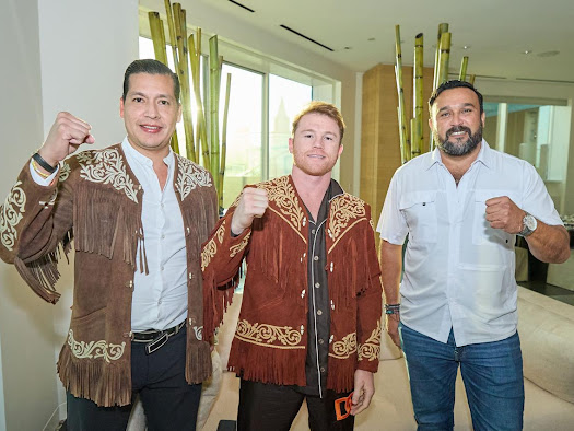 Presentan cinturón tamaulipeco en Las Vegas y “Canelo” Álvarez se enfunda la cuera