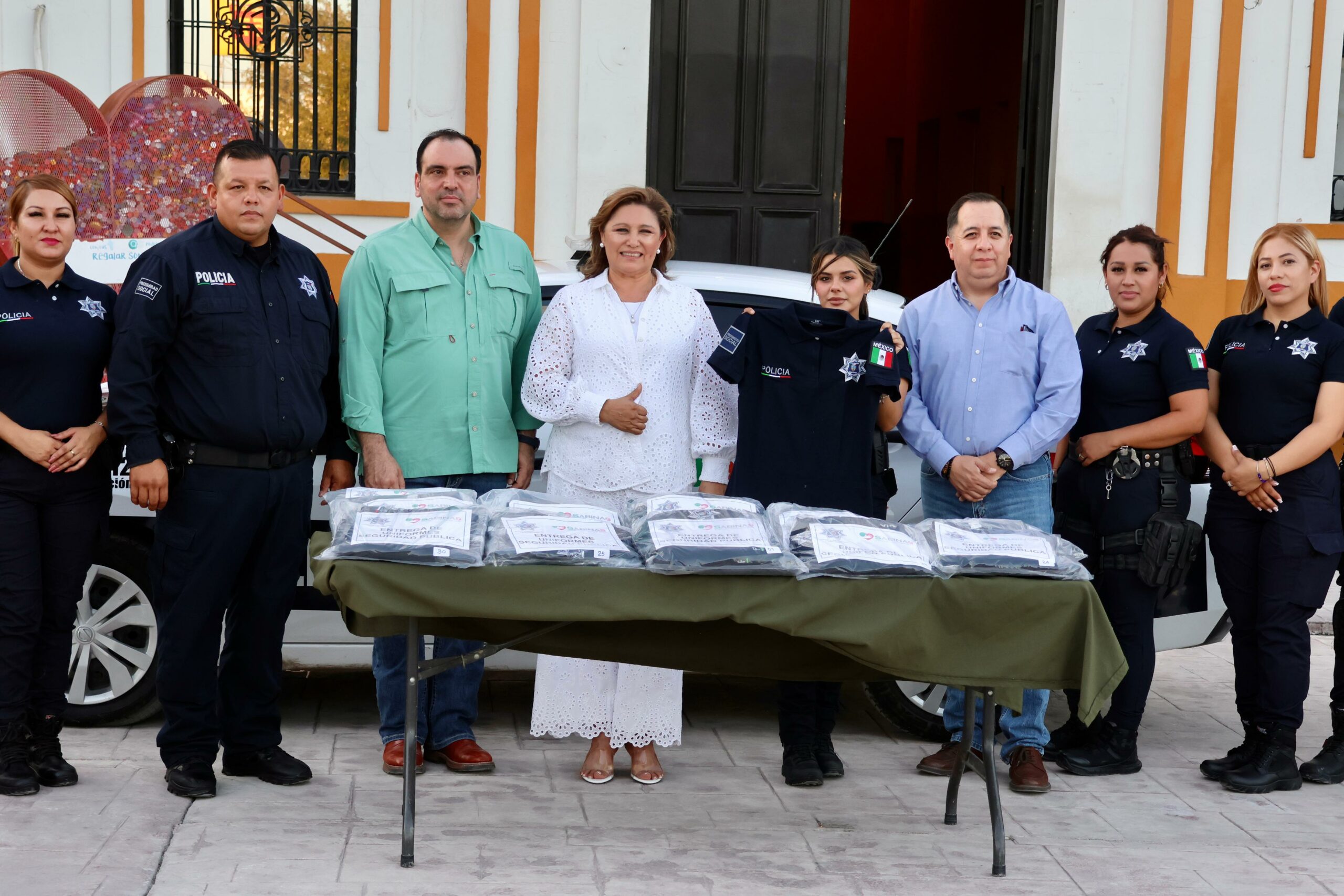 Diana Haro entregó uniformes a elementos de Seguridad Pública