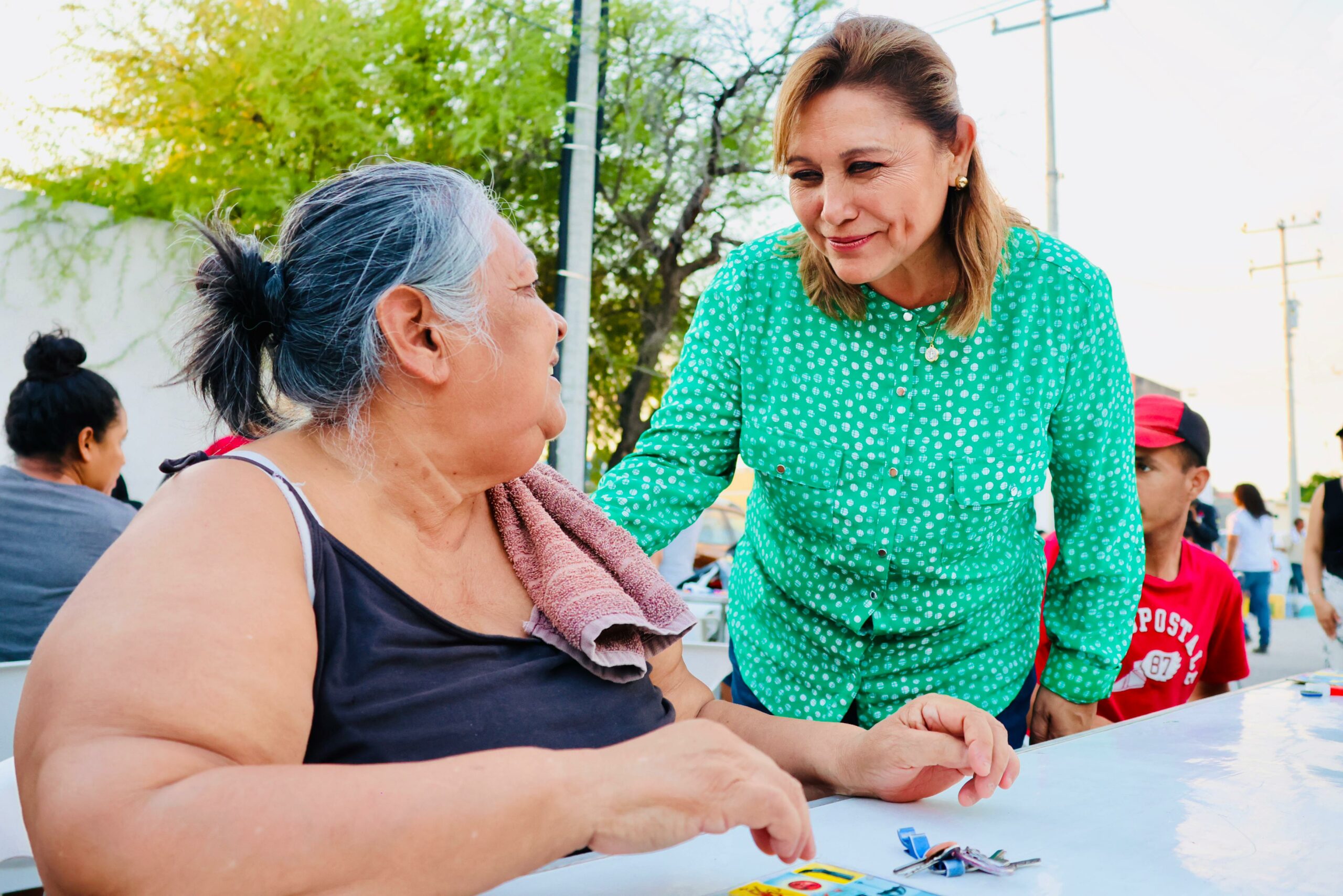 “La Maestra en tu Colonia” beneficia a vecinos de Las Palmas