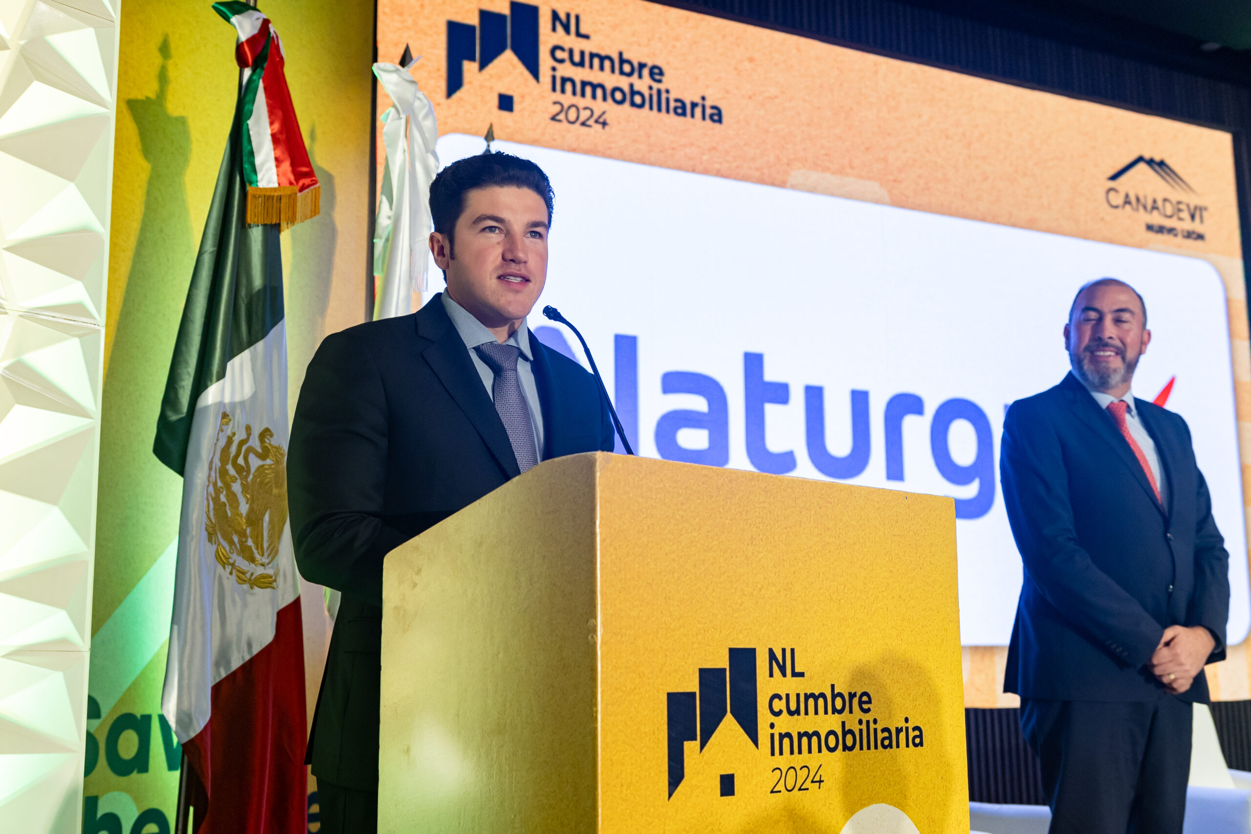 Inaugura Samuel García cumbre inmobiliaria en Nuevo León