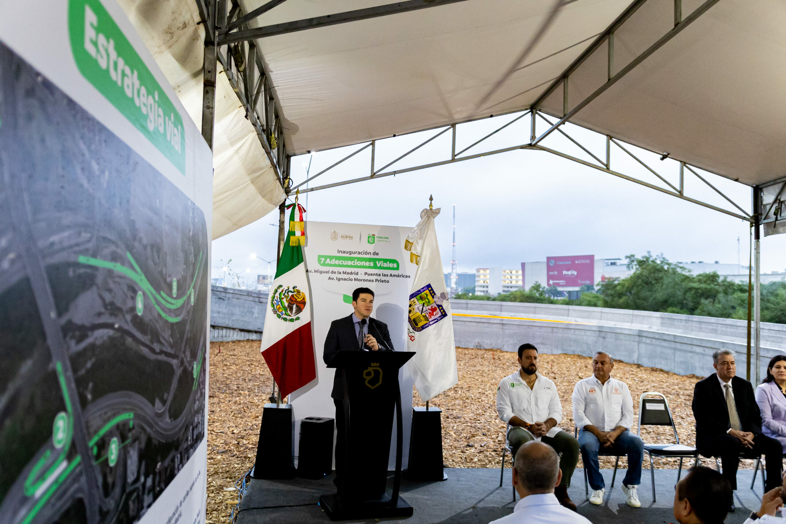 Inaugura Samuel García gaza vehicular del puente Azteca