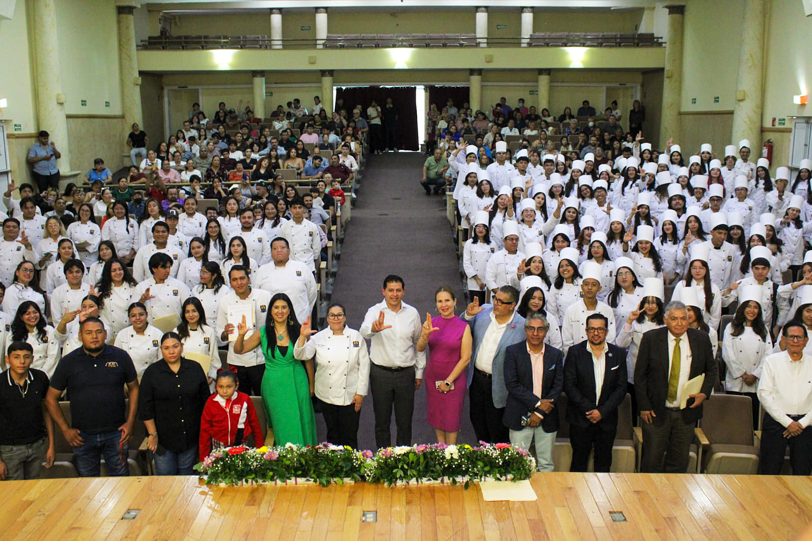 Entregan en la Unidad Laguna de la UAdeC Gorros de Chef y Certificados del CONOCER a Estudiantes de la FCA