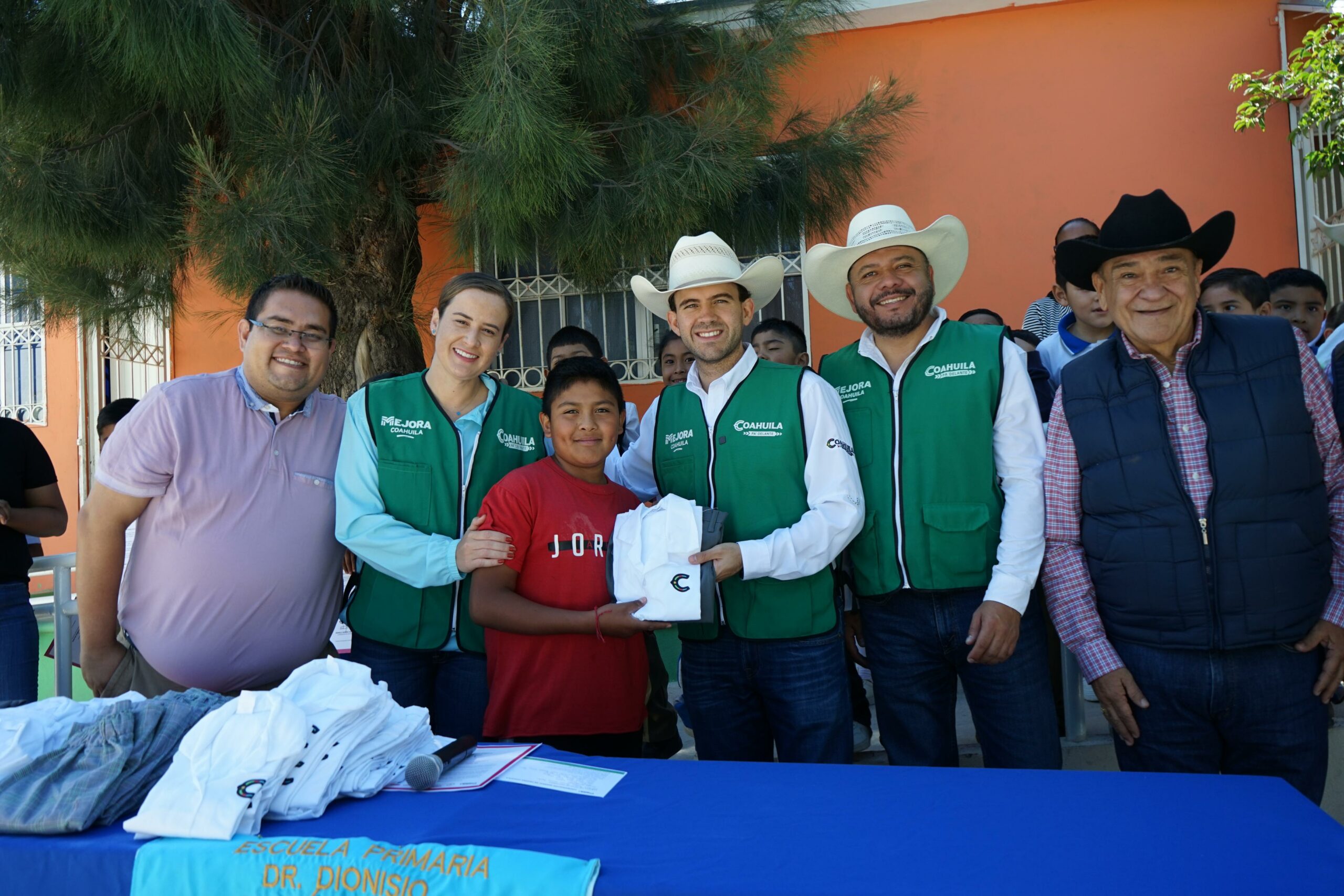 Mejora Coahuila lleva programas y obras sociales a los ejidos de Coahuila