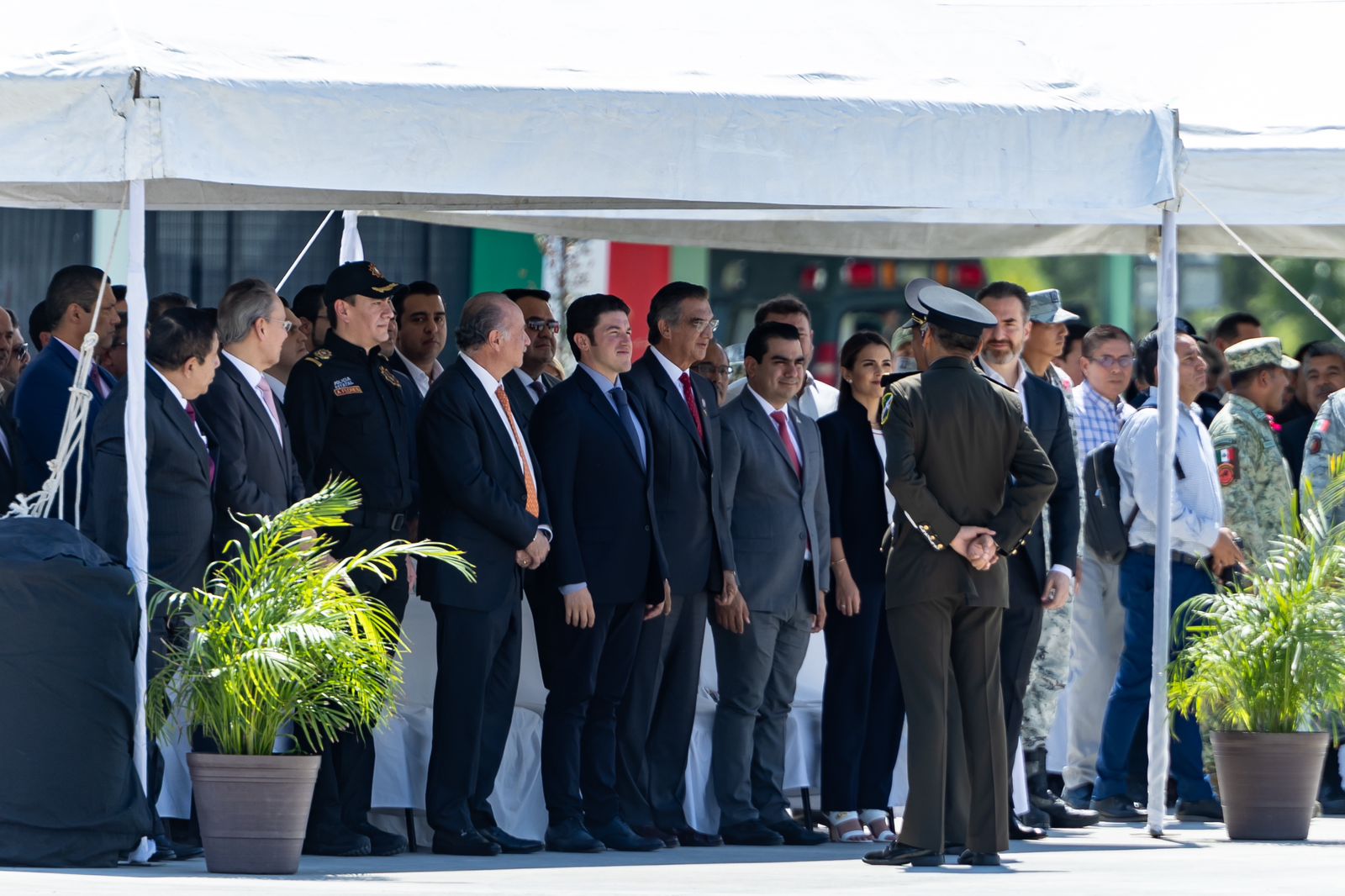 Asiste Samuel García a toma de protesta de nuevo Comandante de la IV Región Militar