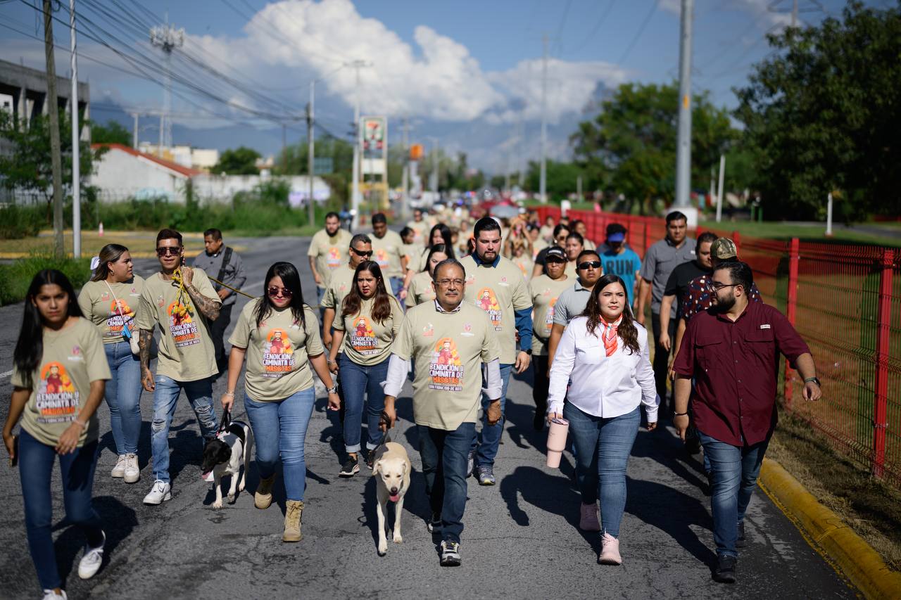 Celebra Escobedo tradicional bendición y caminata por las mascotas