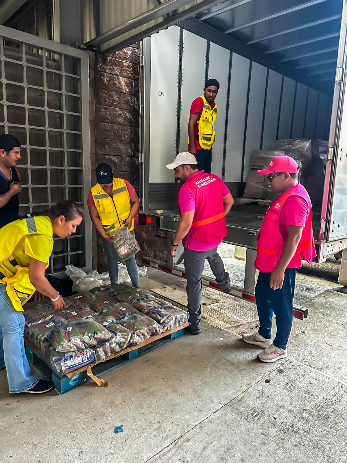 Entrega Igualdad e Inclusión 25 toneladas de ayuda humanitaria a afectados por Huracán “John” en Guerrero