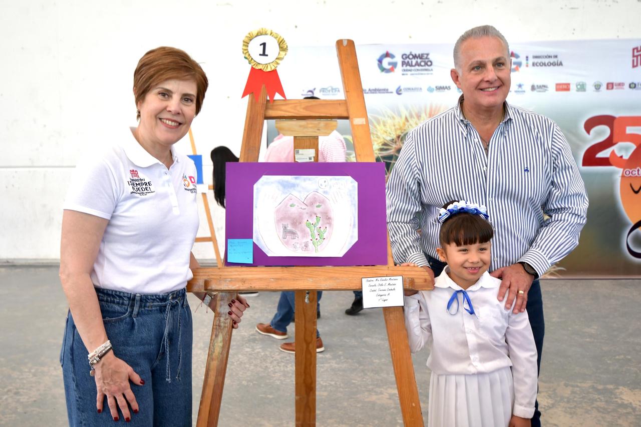 Román Cepeda premia a ganadores del concurso de dibujo regional: Octubre mes del desierto chihuahuense