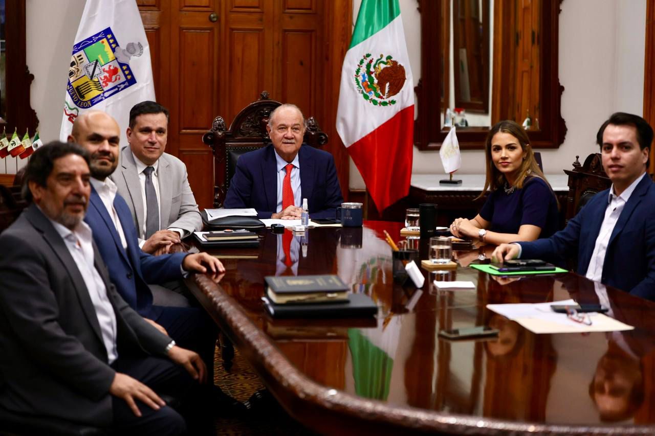 Se reúne Javier Navarro con Lorena de la Garza