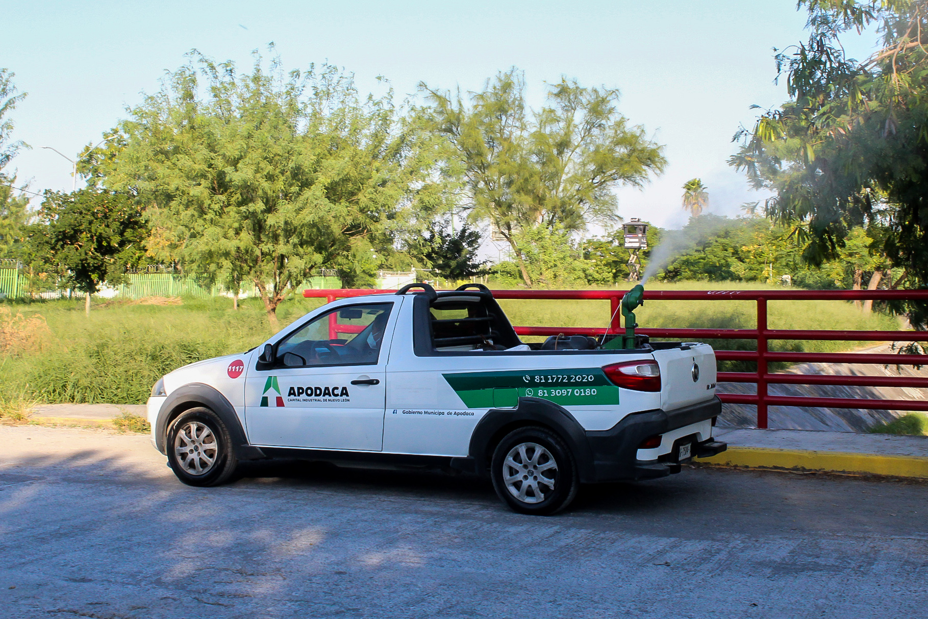 Intensifica Apodaca acciones para combatir el dengue con fumigación y deshierbe de parques y áreas públicas