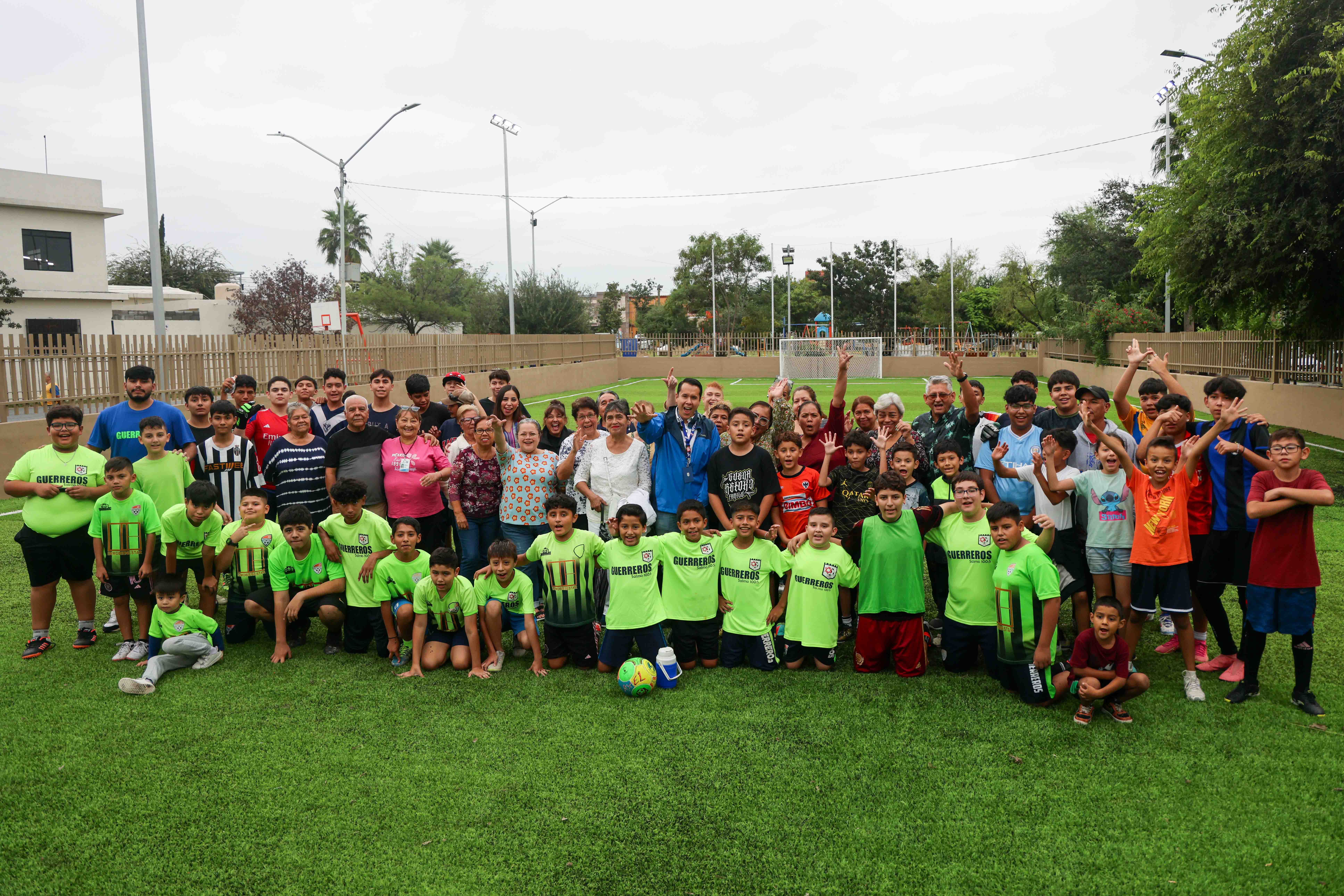 Inaugura San Nicolás cancha en Col. Andalucía; buscan fomentar deporte desde niños