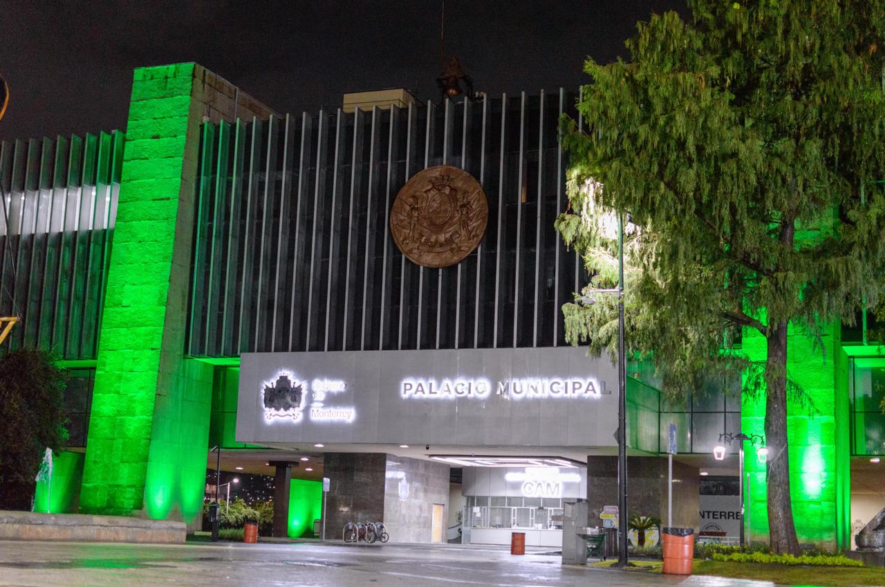 Iluminan de verde el Palacio de Monterrey para sensibilizar sobre la parálisis cerebral