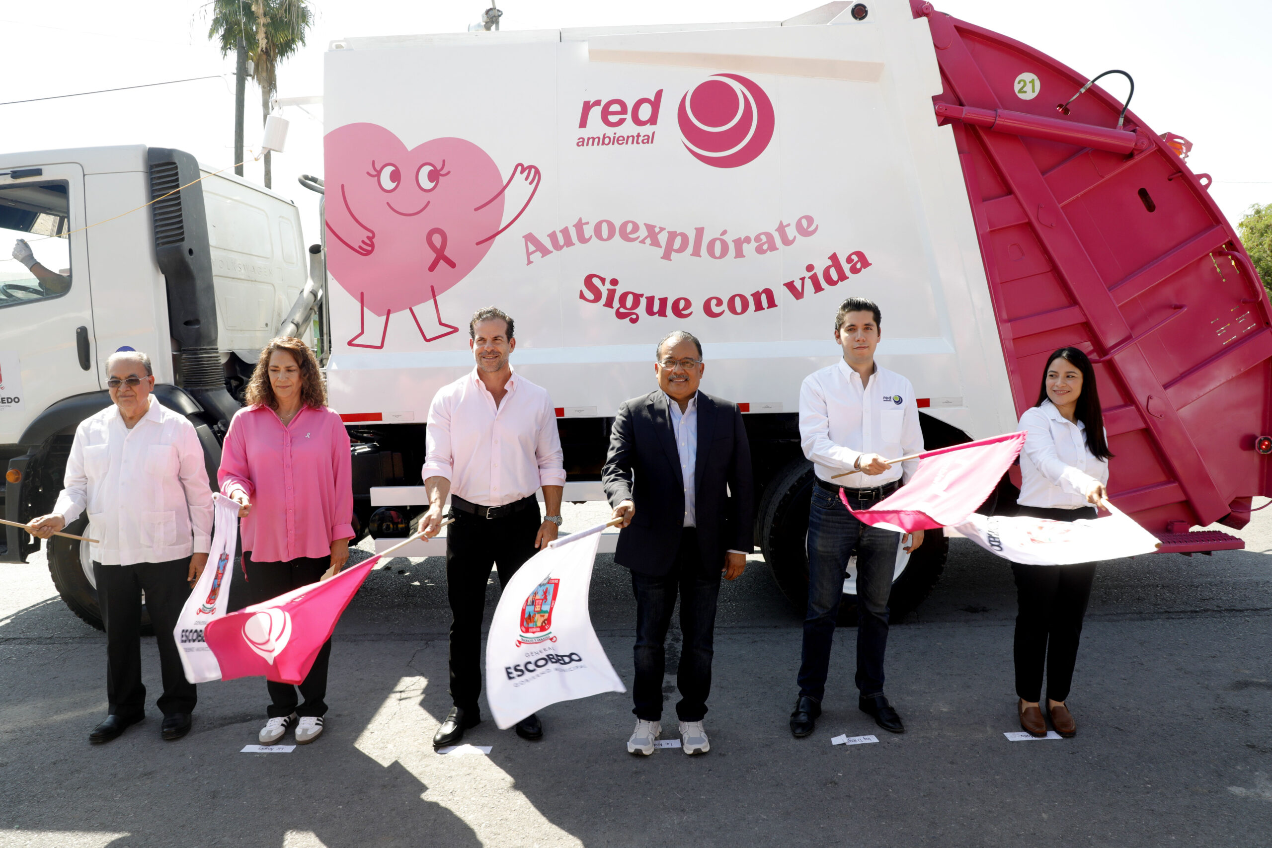 Se pinta Escobedo de rosa; arrancan campaña contra el cáncer de mama