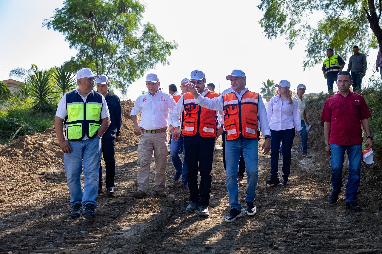 Arranca Héctor García el desazolve del Arroyo Las Tinajas