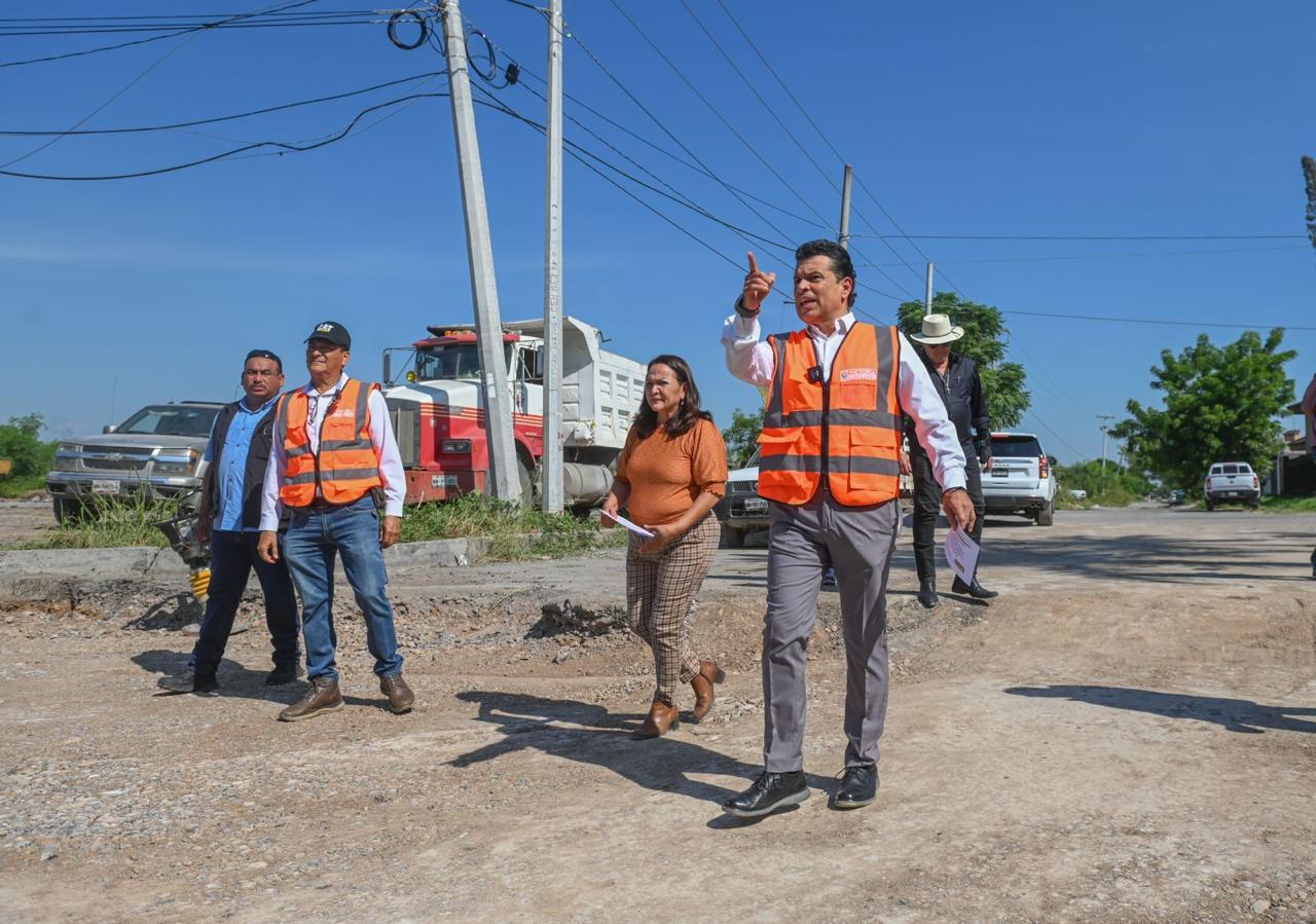 Supervisa Lalo Gattás avance de obra de pavimentación con concreto hidráulico en la México