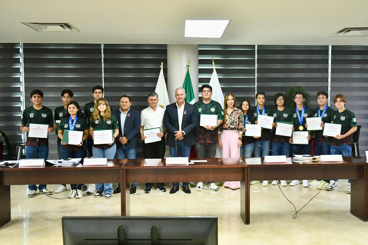 Torreón reconoce a la Selección Nacional de Robótica del Colegio Cervantes; además se aprueba el 16 de octubre como Día del Pan Francés en Torreón