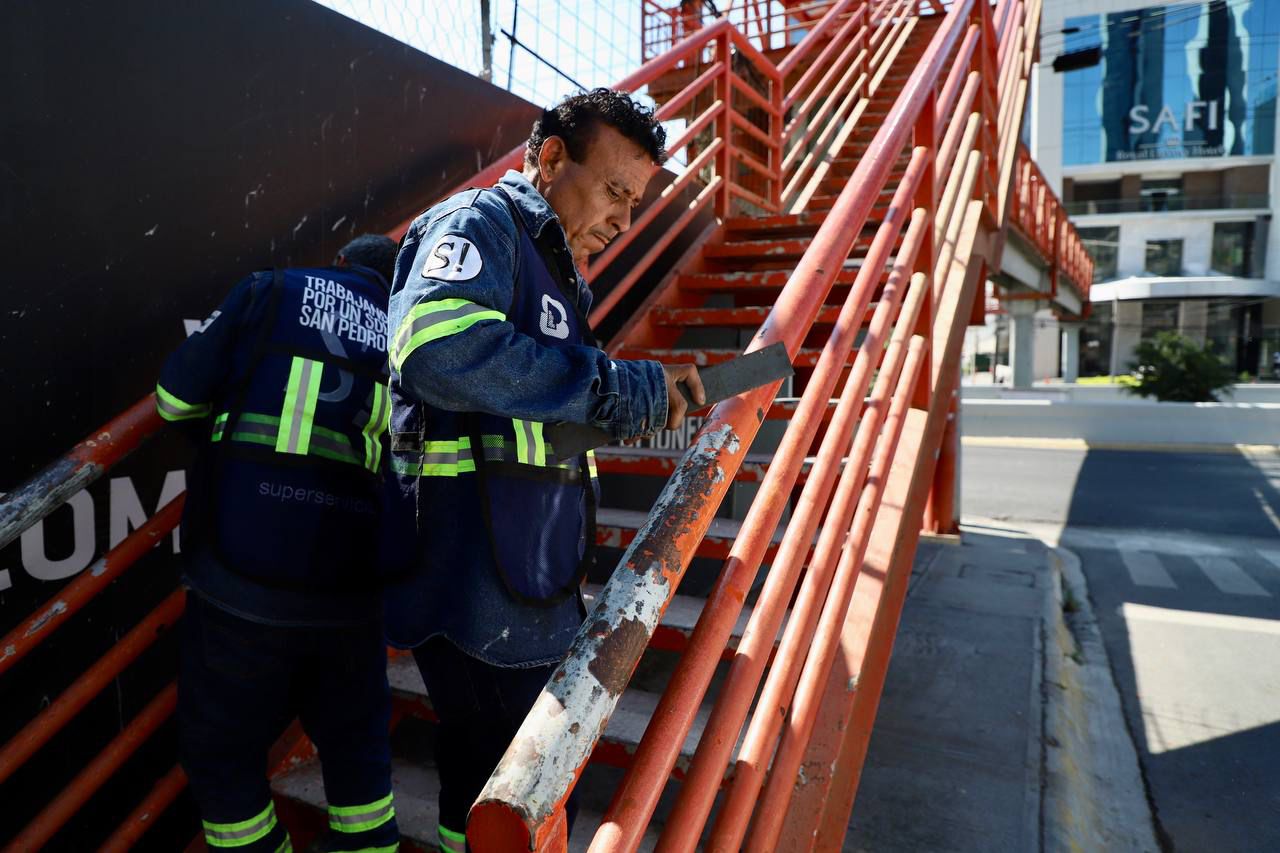 Inician rehabilitación de puentes peatonales en San pedro