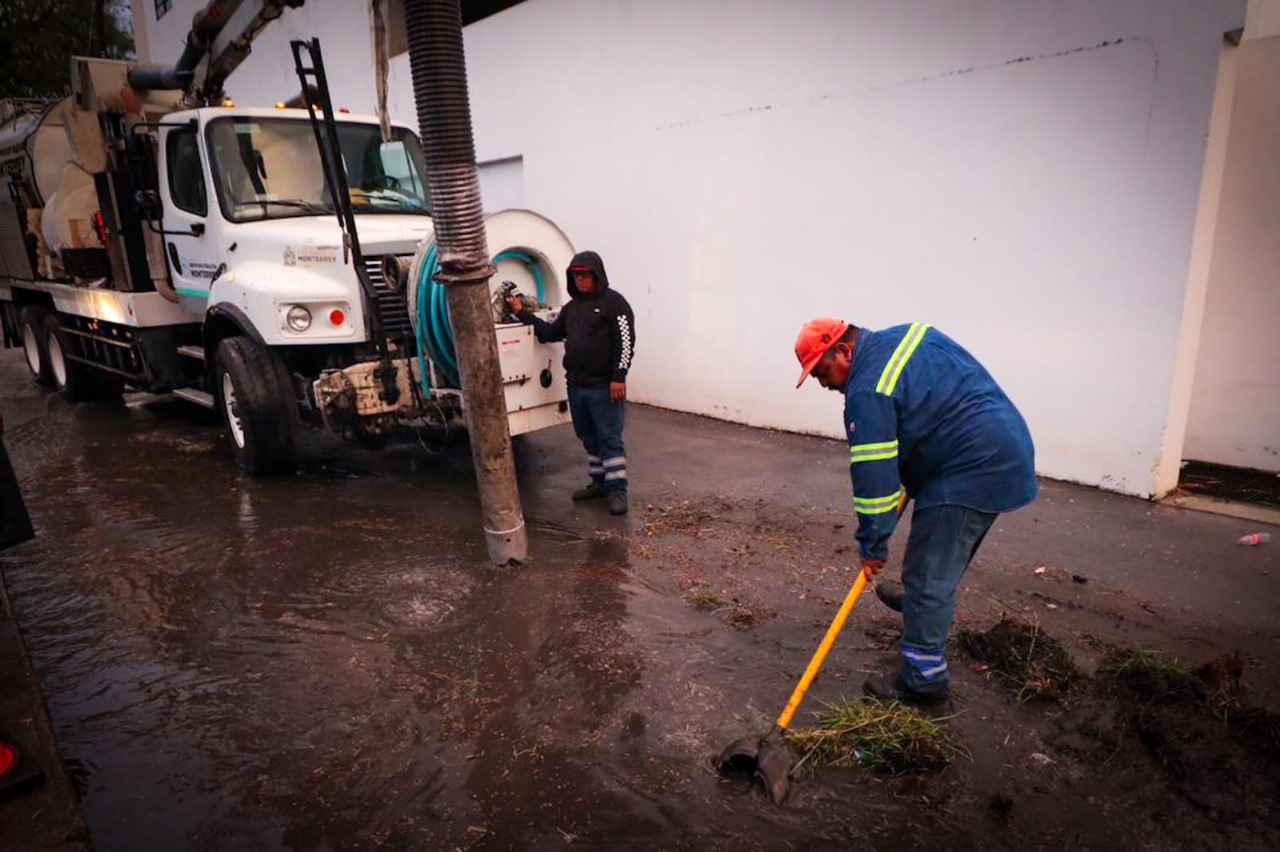 Refuerza Monterrey labores de limpieza de pluviales